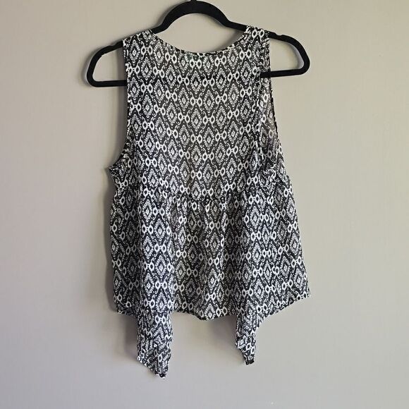 NWOT Maurice's Black & White Two Tone Flyaway Aztec Vest Sleeveless Cover Up - Picture 2 of 6